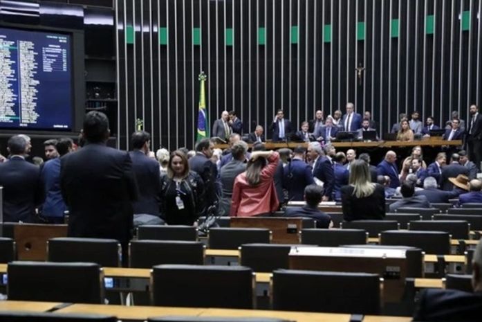 Deputados vão discutir novas regras para meia-entrada em 2025