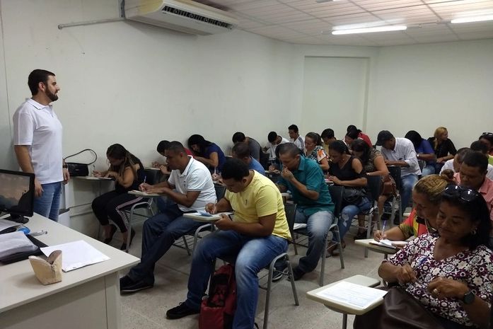 Sine Maceió realiza seleções diárias.