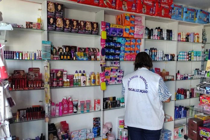 Farmácias foram autuadas e responderão a processos administrativos.