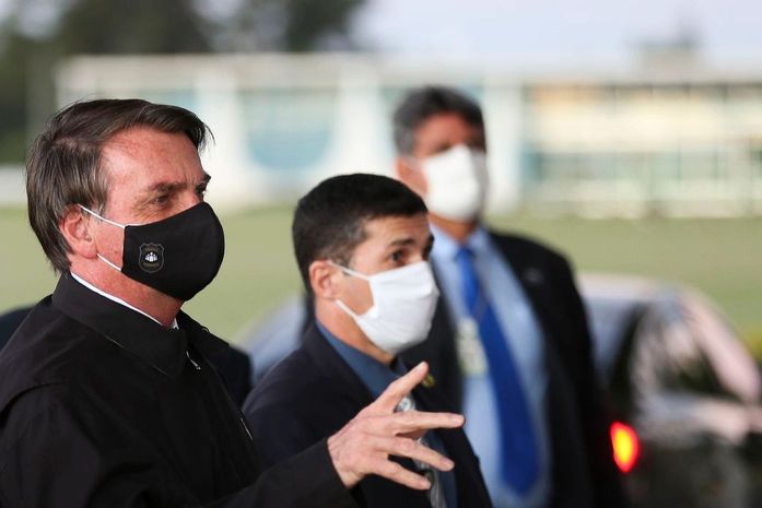 Justiça derruba decisão que determinou uso de máscara ao presidente