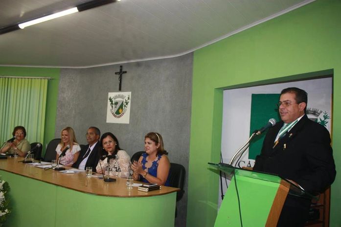 Médico é agraciado com a Comenda Manoel André