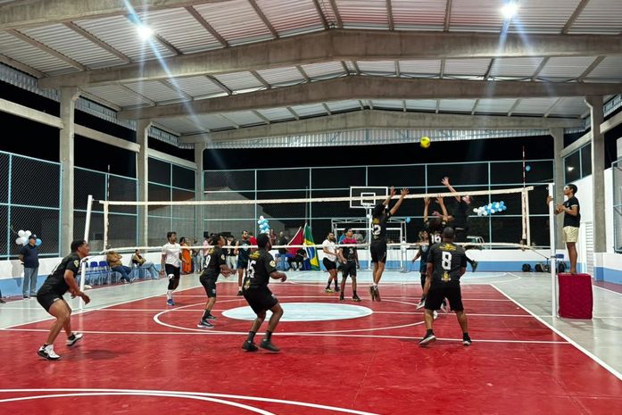 Com grandes jogos, nova quadra poliesportiva de Caraíbas do Lino é inaugurada em Delmiro Gouveia
