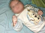 Bebê de apenas um mês morreu após mãe dormir sobre ele.