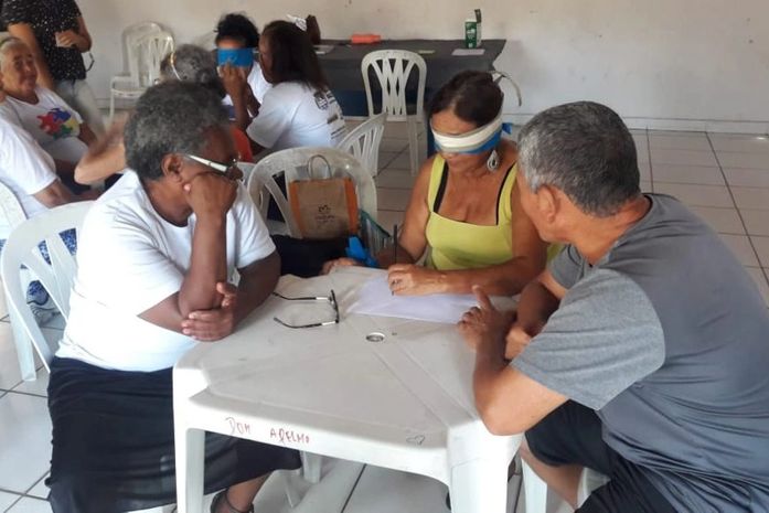 Grupo de idosos do Cras vivenciou dificuldades enfrentadas por pessoas com deficiência
