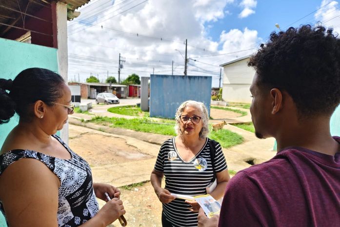 Lenilda Luna ouve demandas sobre falta de água e serviços básicos no Residencial Maceió