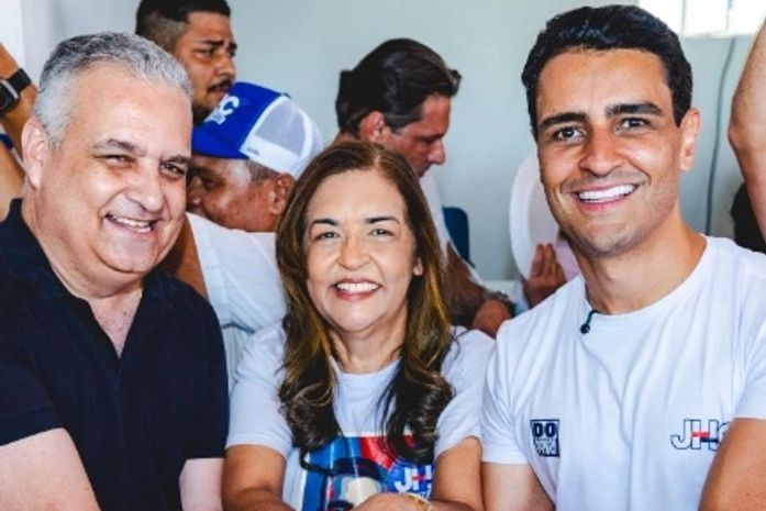 "Haverá sinais": Gaspar chama JHC de governador em post de Eudócia ao lado de ambos