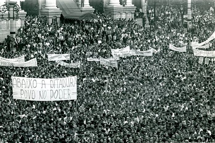 Brasileiros nas ruas contra o regime militar
