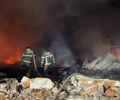 Bombeiros mantêm combate a incêndio em empresa de materiais inflamáveis em Maceió; trabalhos devem durar até a madrugada