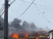 Incêndio na garagem da Prefeitura de Boca da Mata destrói ônibus e mobiliza moradores