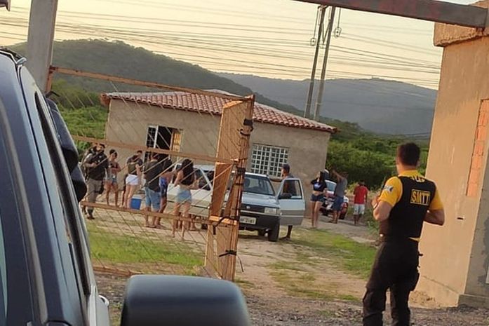 Festa Clandestina em Chácara de Água Branca
