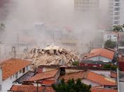 Embaixo dos escombros, soterrados conseguem se comunicar por ligações