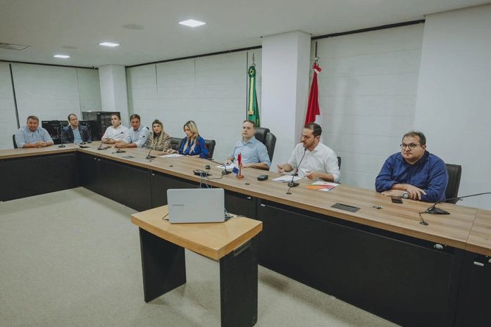 Henrique Vilela (o primeiro do fundo) no Palácio do Governo representando a região Norte de Alagoas