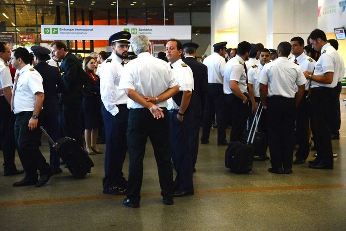 Aeronautas aprovam proposta das empresas e encerram greve