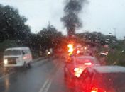 Após atropelamento, moradores bloqueiam AL 101 Norte para cobrar redutor de velocidade