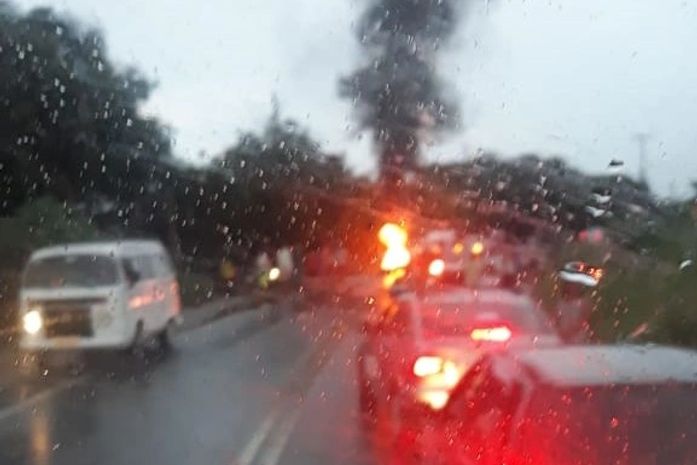 Após atropelamento, moradores bloqueiam AL 101 Norte para cobrar redutor de velocidade