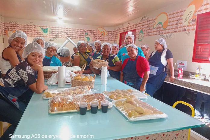 
Vamos colocar a mão na massa e fazer pães?- O Coletivo de Mulheres Pretas Periféricas recebeu  o convite e aceitou. Que bom!
