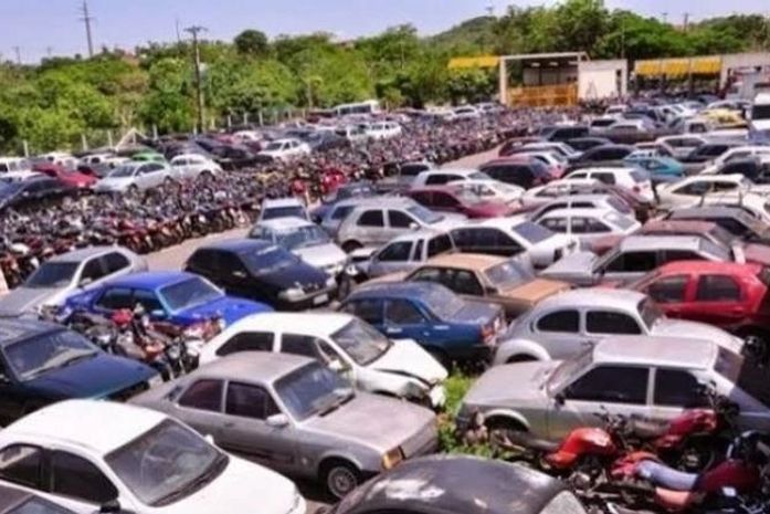 Após ter carro apreendido, homem entra em pátio do DER e leva veículo em Arapiraca