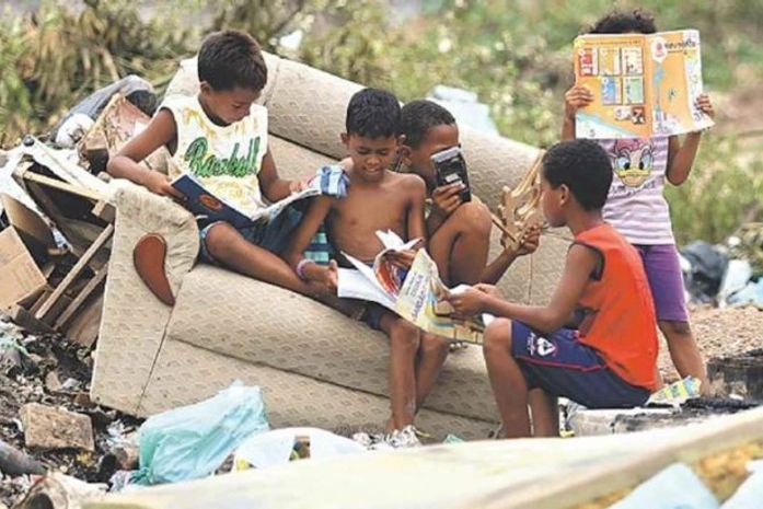 Para a pessoa branca estudar é necessário. Para a pessoa negra é fundamental. Não se faz revolução sem um livro na mão.