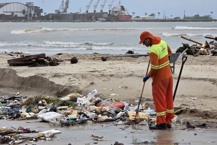 Em cinco dias, prefeitura retira 339 toneladas de lixo da Foz do Salgadinho