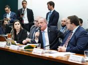 O ministro-chefe da Casa Civil, Onyx Lorenzoni, defende o decreto que flexibiliza o porte de arma.