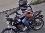 Vídeo: Polícia divulga novas imagens do motociclista suspeito de matar zelador no Jacintinho
