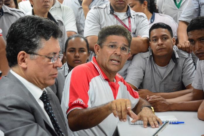 Rodoviários realizam reunião de negociação