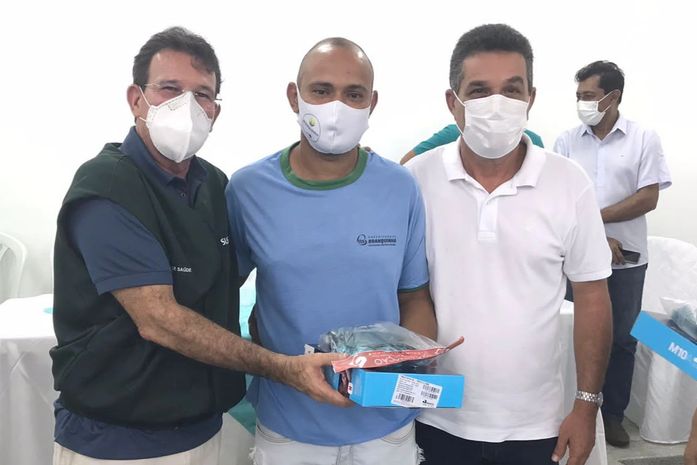 Saúde de Branquinha entrega tablets e novos fardamentos para agentes comunitários