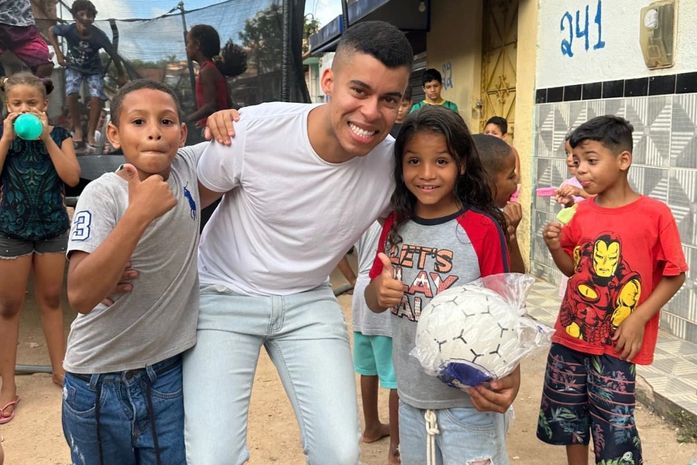 Jornalista grava vídeos para mostrar a realidade de quem vive no Reginaldo