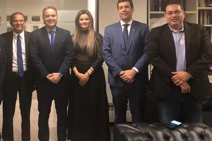 Cavalcante, Renan Filho, Prefeita de Belém/AL, Paula, Hugo presidente da AMA e Adeilson Bezerra, presidente do PRTB/AL, durante encontro em Brasília esta semana