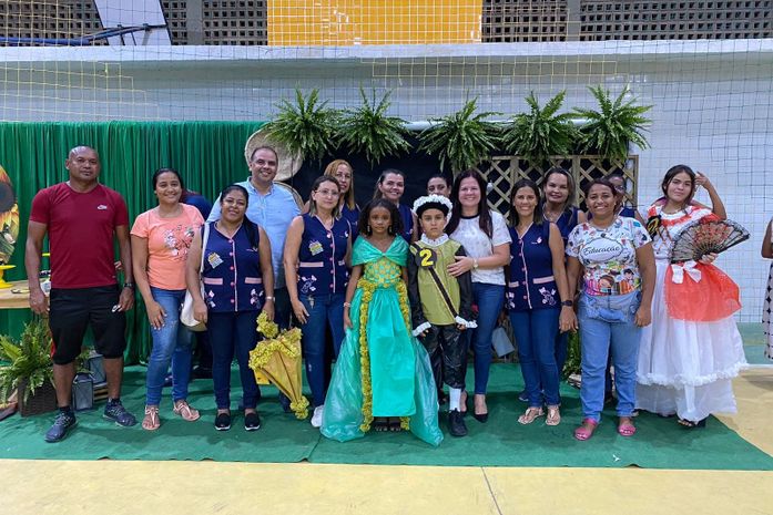 Prefeita Lívia Carla e Secretário de Educação Gustavo Medeiros animam alunos da rede municipal com o Projeto Avança Barra
