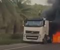 Carreta pega fogo às margens da BR-349 no Litoral Sul de Alagoas