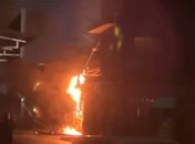 Vídeo: Poste em chamas, tomba e cai sobre igreja no Clima Bom