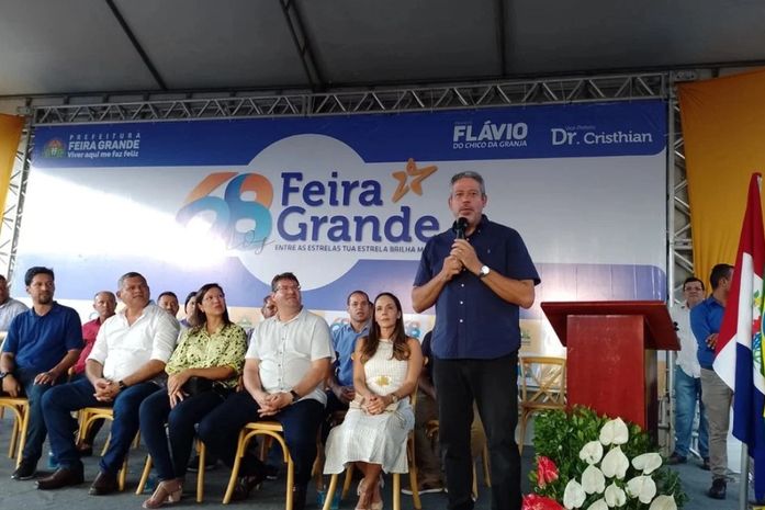 Arthur Lira e Rodrigo Cunha unidos no mesmo palaque em Feira Grande