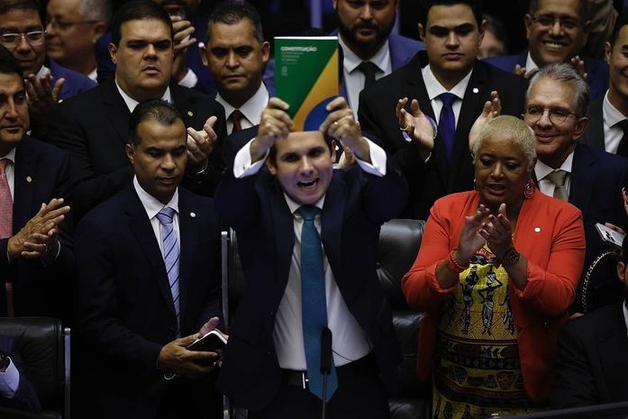Novo presidente da Câmara surpreende com defesa enfática da democracia