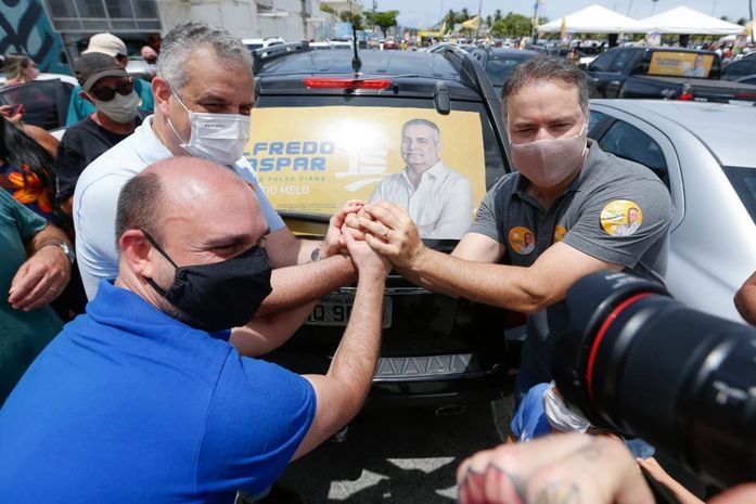 Adesivaço de Alfredo Gaspar reúne milhares de carros e muitos populares