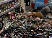 Mulher é presa por quebrar mais de 500 garrafas em ataque de fúria em mercado