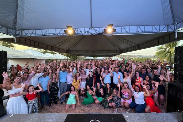 Prefeito de Santana do Mundaú ganha festa de despedida do cargo