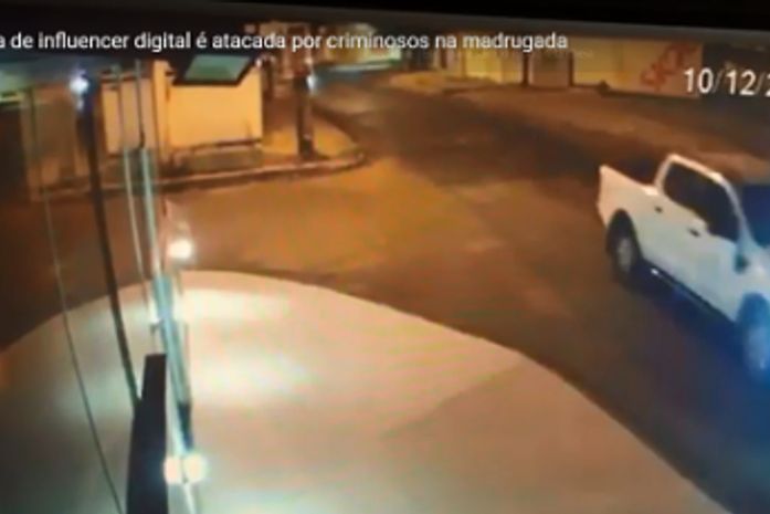 Tiros foram disparados de dentro de um veículo.