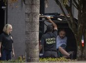 Walter Delgatti Neto, o ‘Vermelho’, chega para prestar depoimento na Superintendência da PF em Brasília.