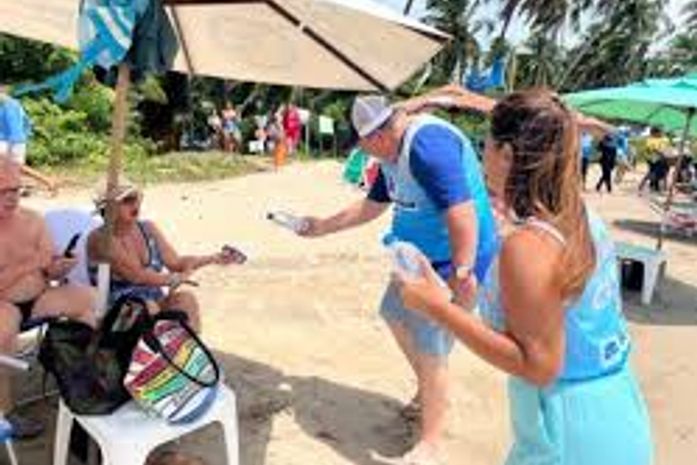 Bloquinho do bandeira azul arrasta foliões com ação educativa