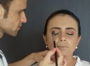 Como disfarçar as olheiras? Dicas do maquiador Anderson Natio
