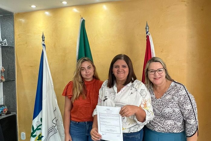 Prefeita Ziane Costa assina ordem de serviço para pavimentação na Barragem Leste e Jardim Cordeiro
