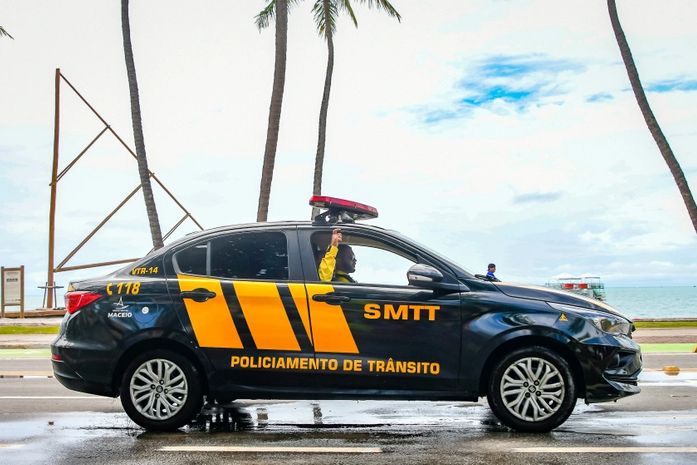 Criança de 5 anos é resgatada após se perder dos pais na Orla de Maceió