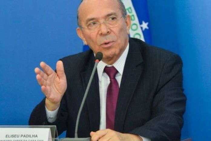 Com palacianos na mira, Governo teme dispersão na base