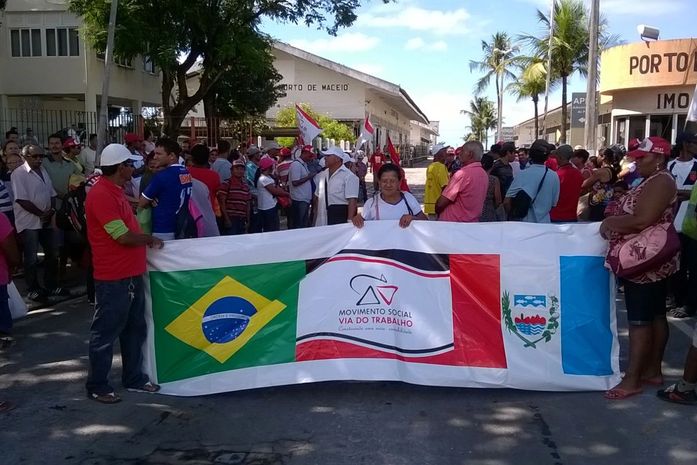 Movimentos agrários acampam no Porto de Maceió