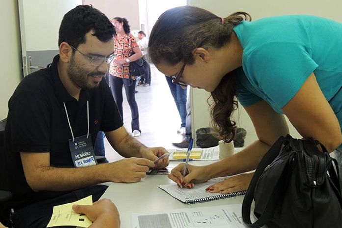 Eleição para escolha de novo reitor aconteceu nesta terça-feira (27)