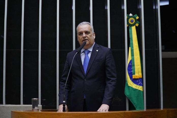 Projeto que garante mais segurança para veículos de aplicativo e táxis de Alfredo Gaspar avança na Câmara dos Deputados