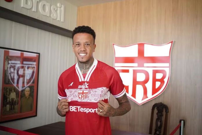 Zagueiro Luizão, do CRB, é vítima de injúria racial em jogo contra o Operário-PR em Ponta Grossa