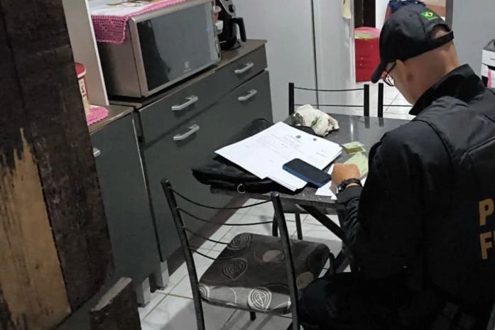 PF mira rede de tráfico e lavagem de dinheiro liderada dentro da prisão e cumpre mandados em AL, PE e RN