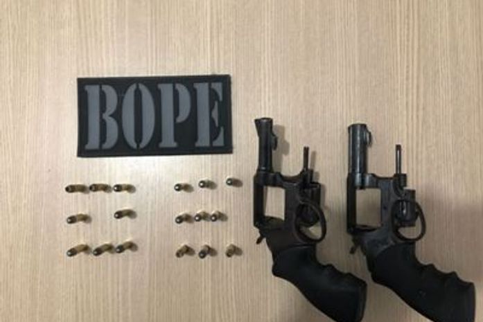 Mulher é presa pelo BOPE por posse ilegal de arma de fogo